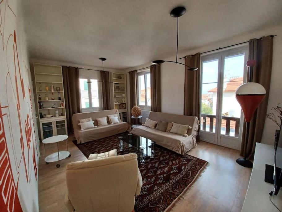 Appartement Tres Bien Situe- Spacieux - Calme - Parking Biarritz Exterior foto